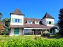 Grande maison traditionnelle avec d&eacute;pendances agricoles sur 9 h