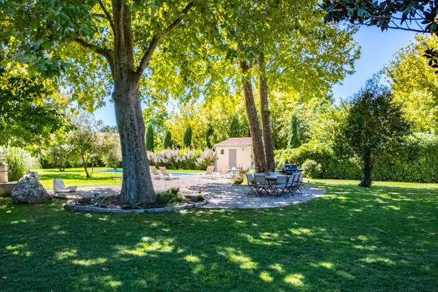 Belle villa proven&ccedil;ale avec jardin et piscine