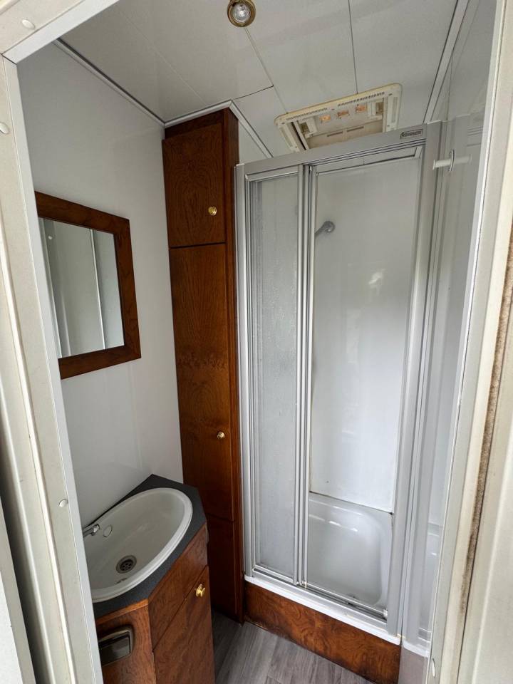 mercedes 15/280/305000kms/7pl chevaux/living 75000euros