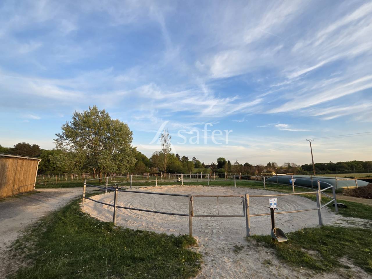 Propri&eacute;t&eacute; &eacute;questre compl&egrave;te avec installations haut de gamme