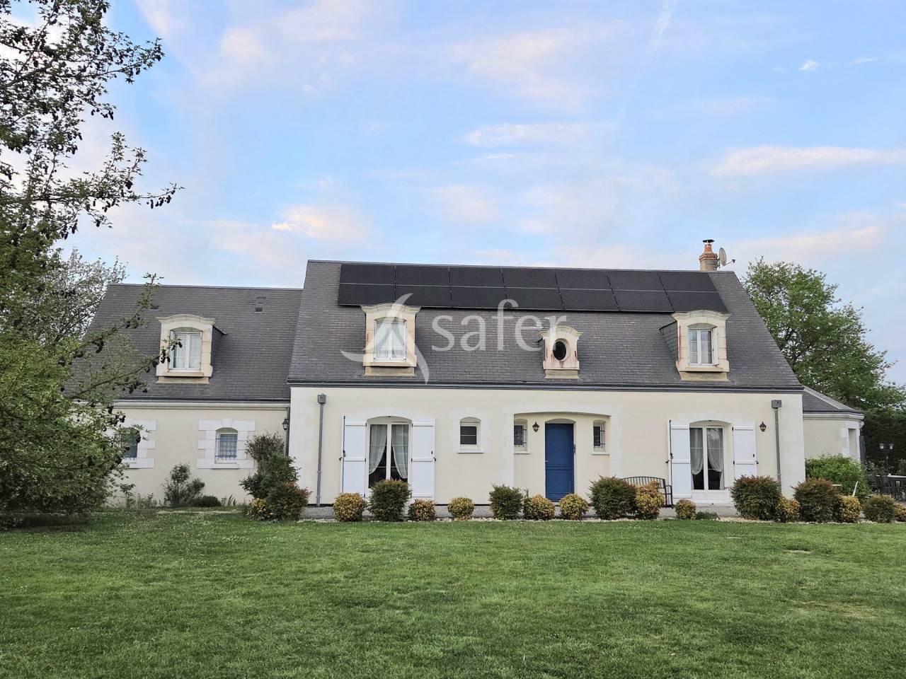 Propri&eacute;t&eacute; &eacute;questre compl&egrave;te avec installations haut de gamme