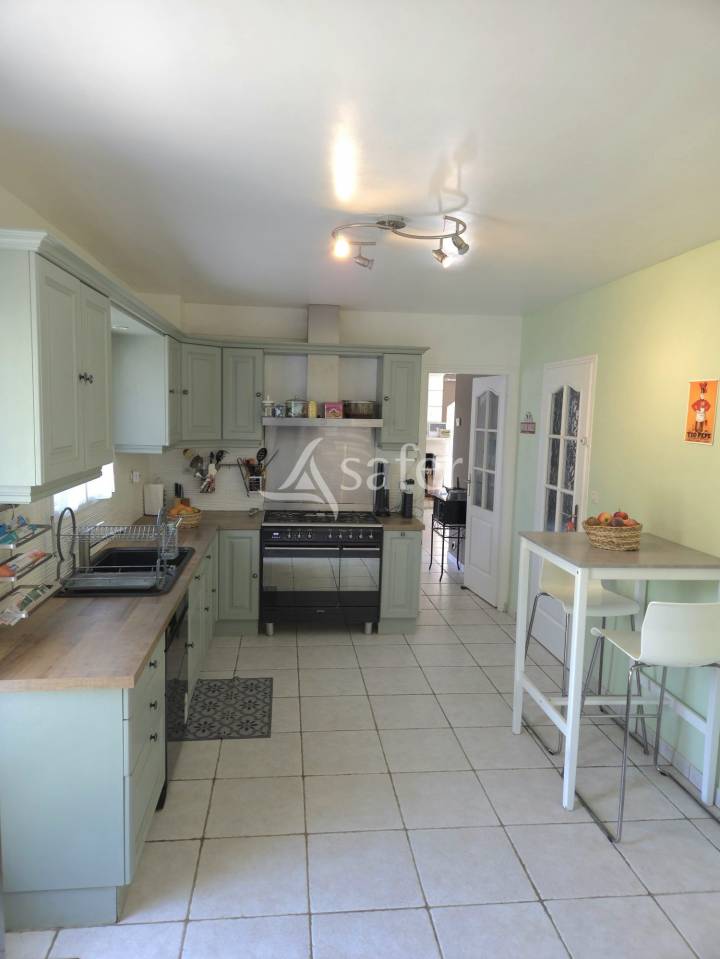 Propri&eacute;t&eacute; &eacute;questre compl&egrave;te avec installations haut de gamme