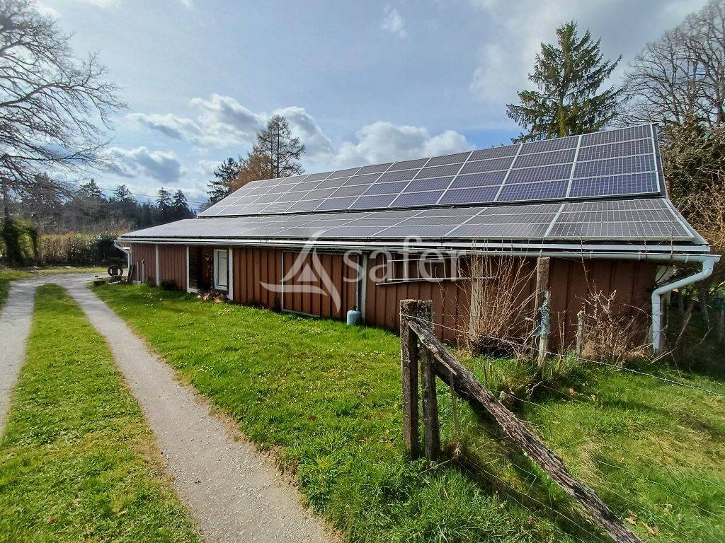 Propri&eacute;t&eacute; d'environ 5ha40 avec ses b&acirc;tis &agrave; vocation d'accuei