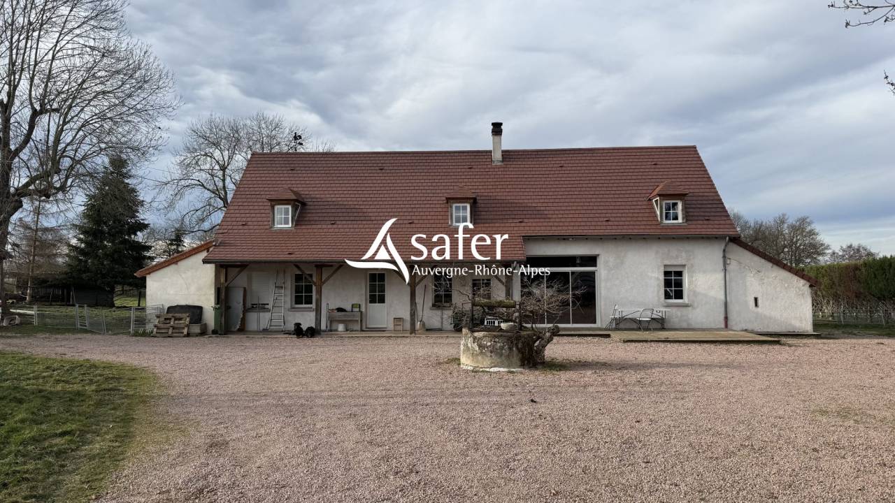Maison r&eacute;nov&eacute;e avec 6 ha - Secteur LAPALISSE