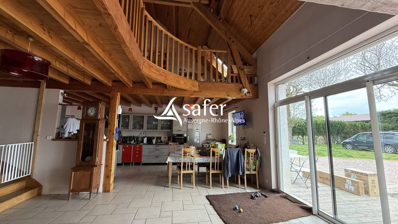 Maison r&eacute;nov&eacute;e avec 6 ha - Secteur LAPALISSE