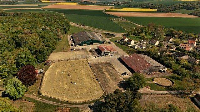 Centre &eacute;questre &agrave; 30 minutes de Chantilly-3,2 hectares
