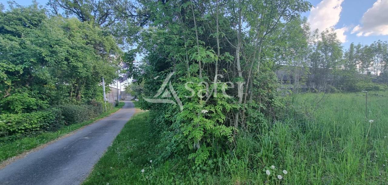 B&acirc;timent agricole avec 8 hectares en Aveyron