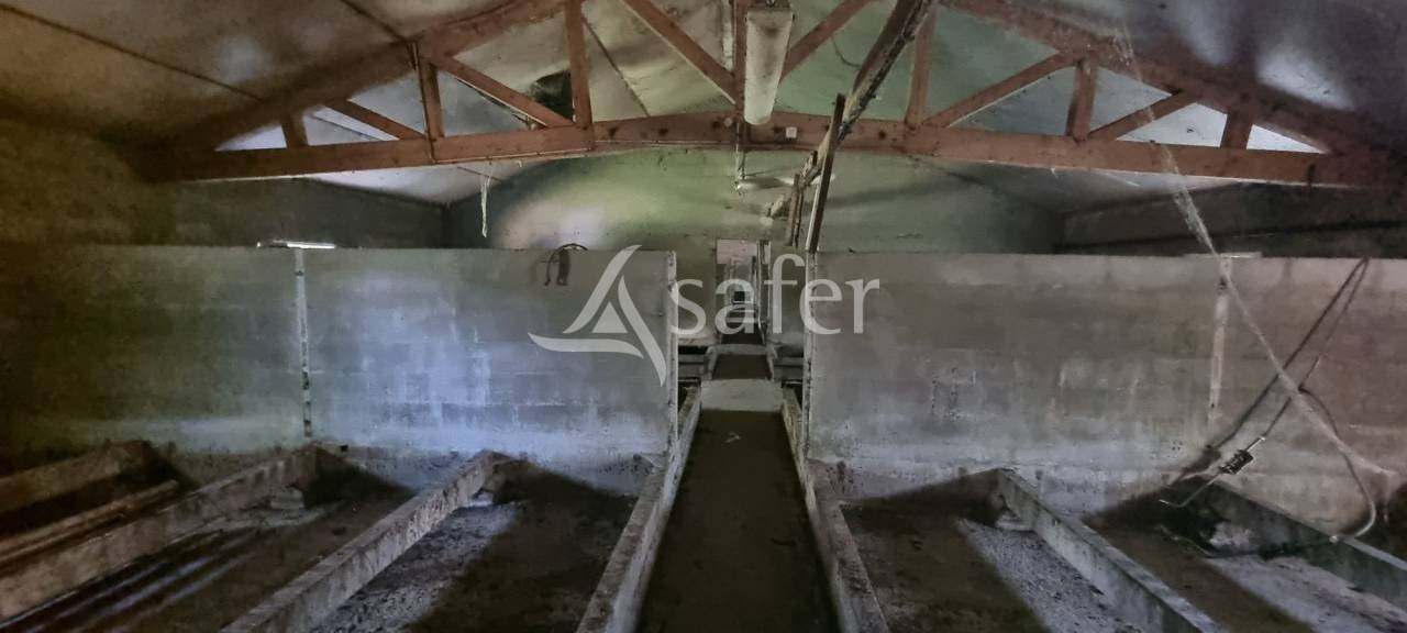 B&acirc;timent agricole avec 8 hectares en Aveyron