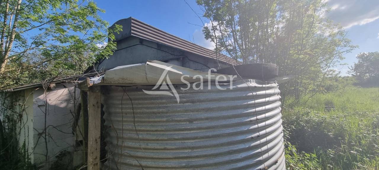B&acirc;timent agricole avec 8 hectares en Aveyron