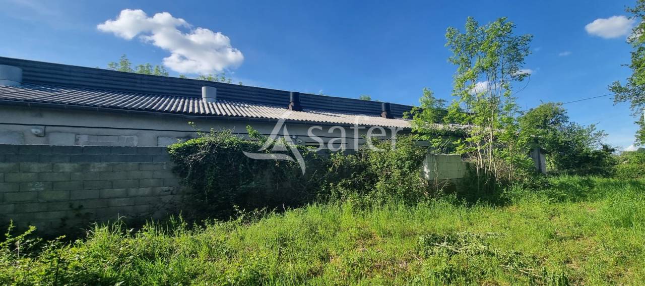 B&acirc;timent agricole avec 8 hectares en Aveyron