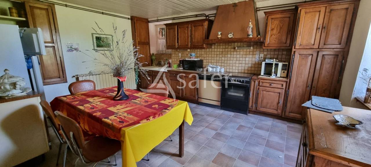 Propri&eacute;t&eacute; de 27ha en AVEYRON