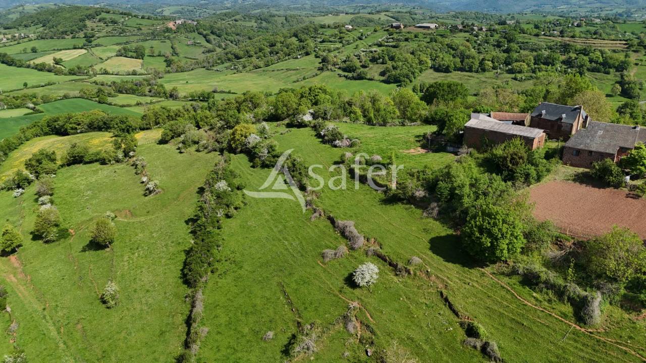 Propri&eacute;t&eacute; de 27ha en AVEYRON