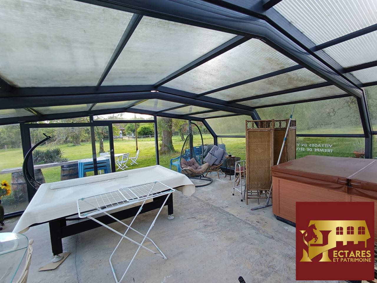 Propri&eacute;t&eacute; &eacute;questre - 27 hectares -  Maison plein pied 150m2  -  Ecurie de 6 boxe