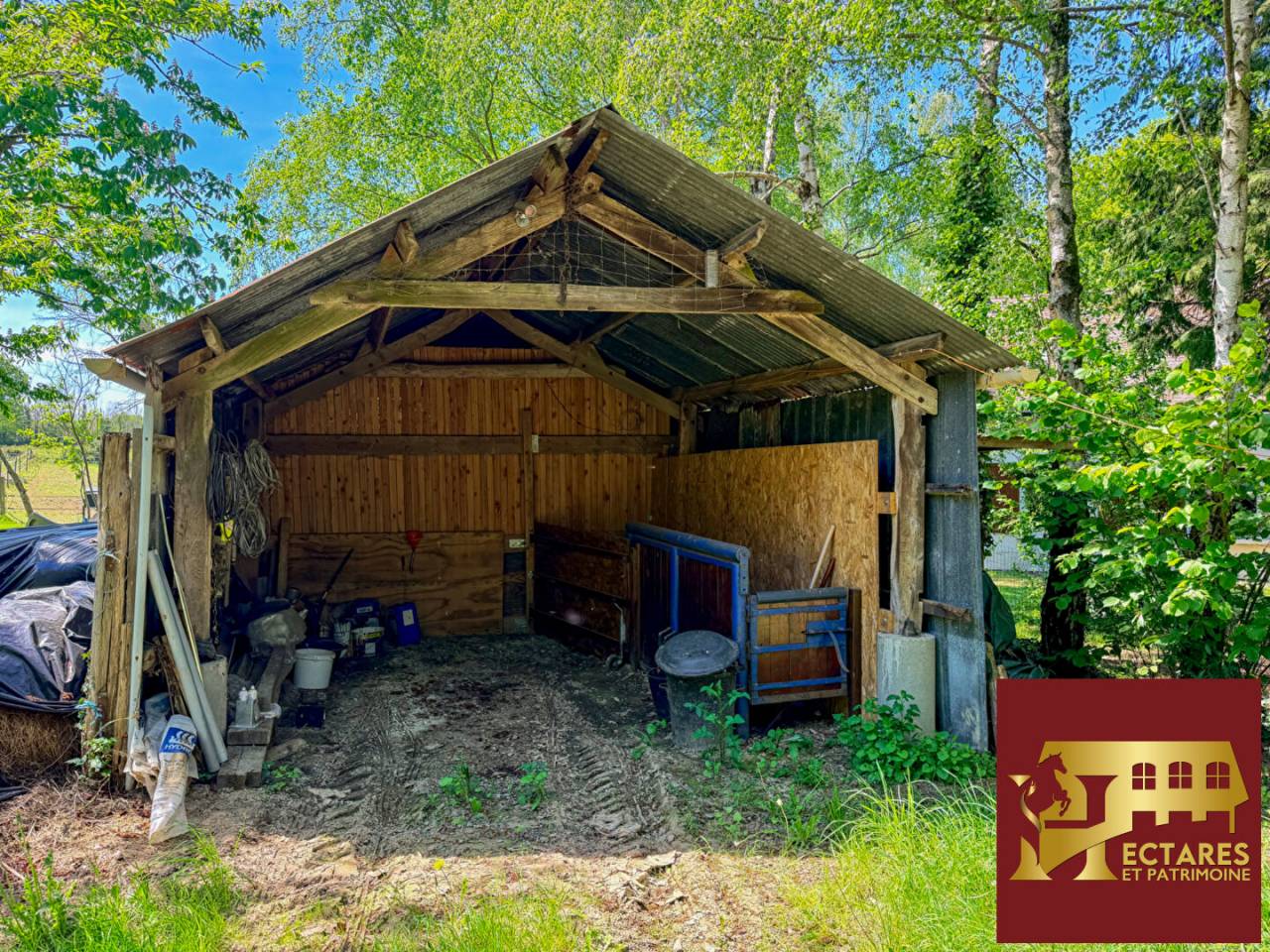 Propri&eacute;t&eacute;  2 Hectares et maison 90 m2 Notre Dame des landes
