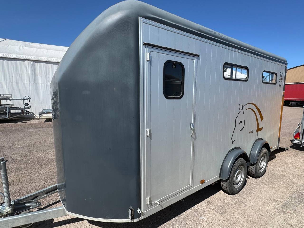 VAN 4 PLACES CHEVAL LIBERTE 