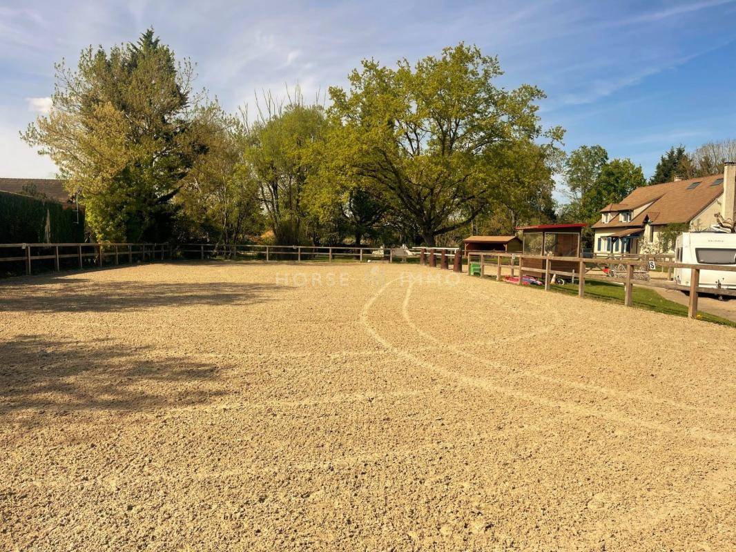 Belle Propri&eacute;t&eacute; Familiale avec Installations Equestres