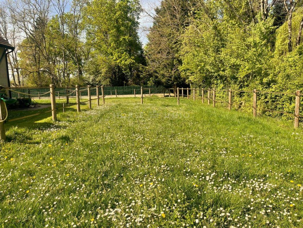 Belle Propri&eacute;t&eacute; Familiale avec Installations Equestres