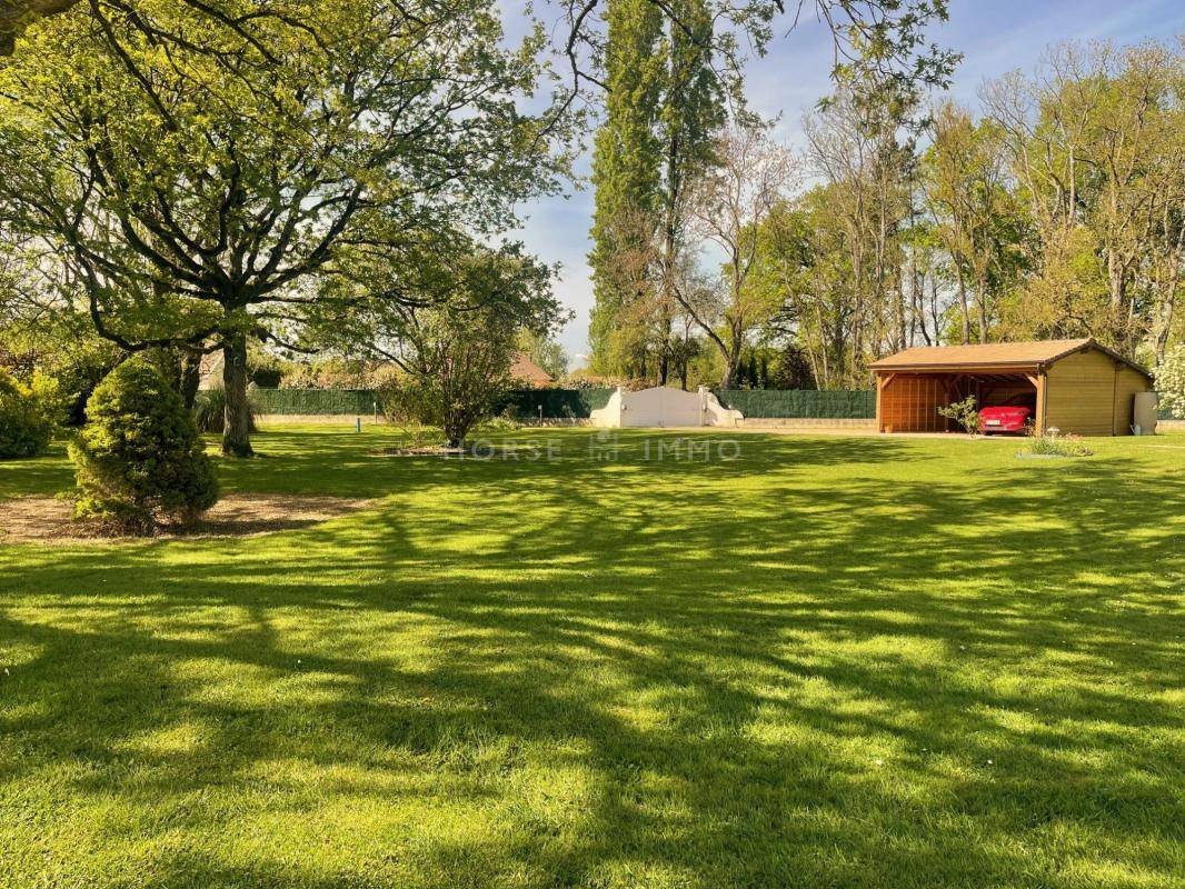 Belle Propri&eacute;t&eacute; Familiale avec Installations Equestres