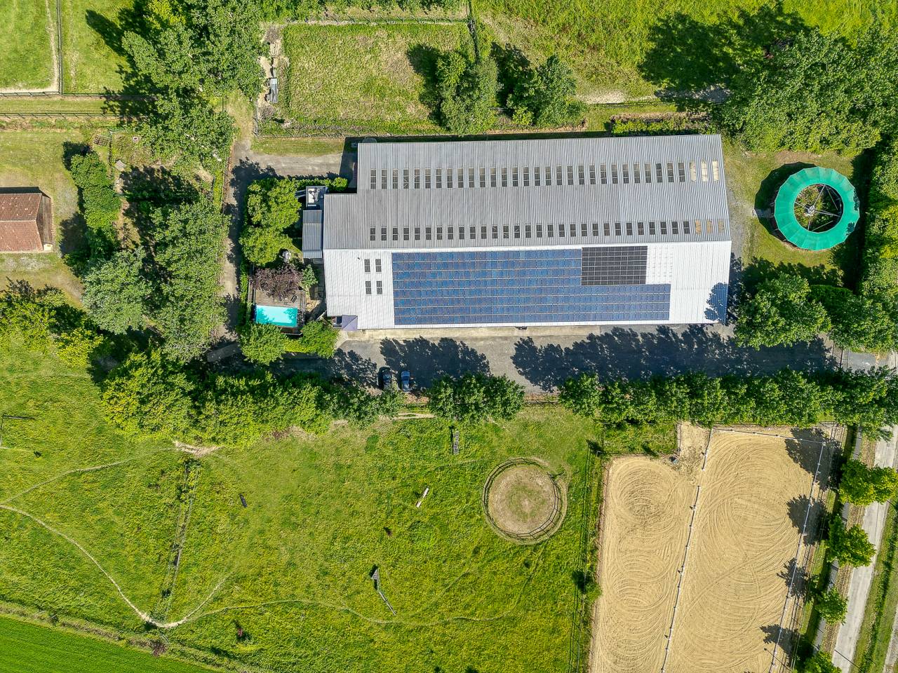 complexe &eacute;questre de 6ha5 avec multiple infrastructures