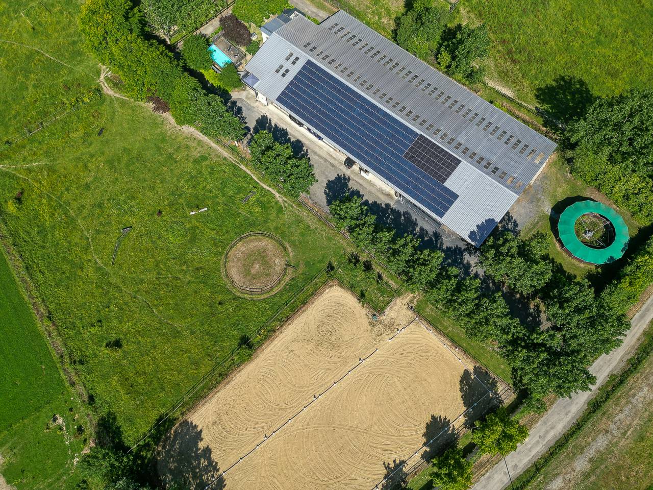 complexe &eacute;questre de 6ha5 avec multiple infrastructures