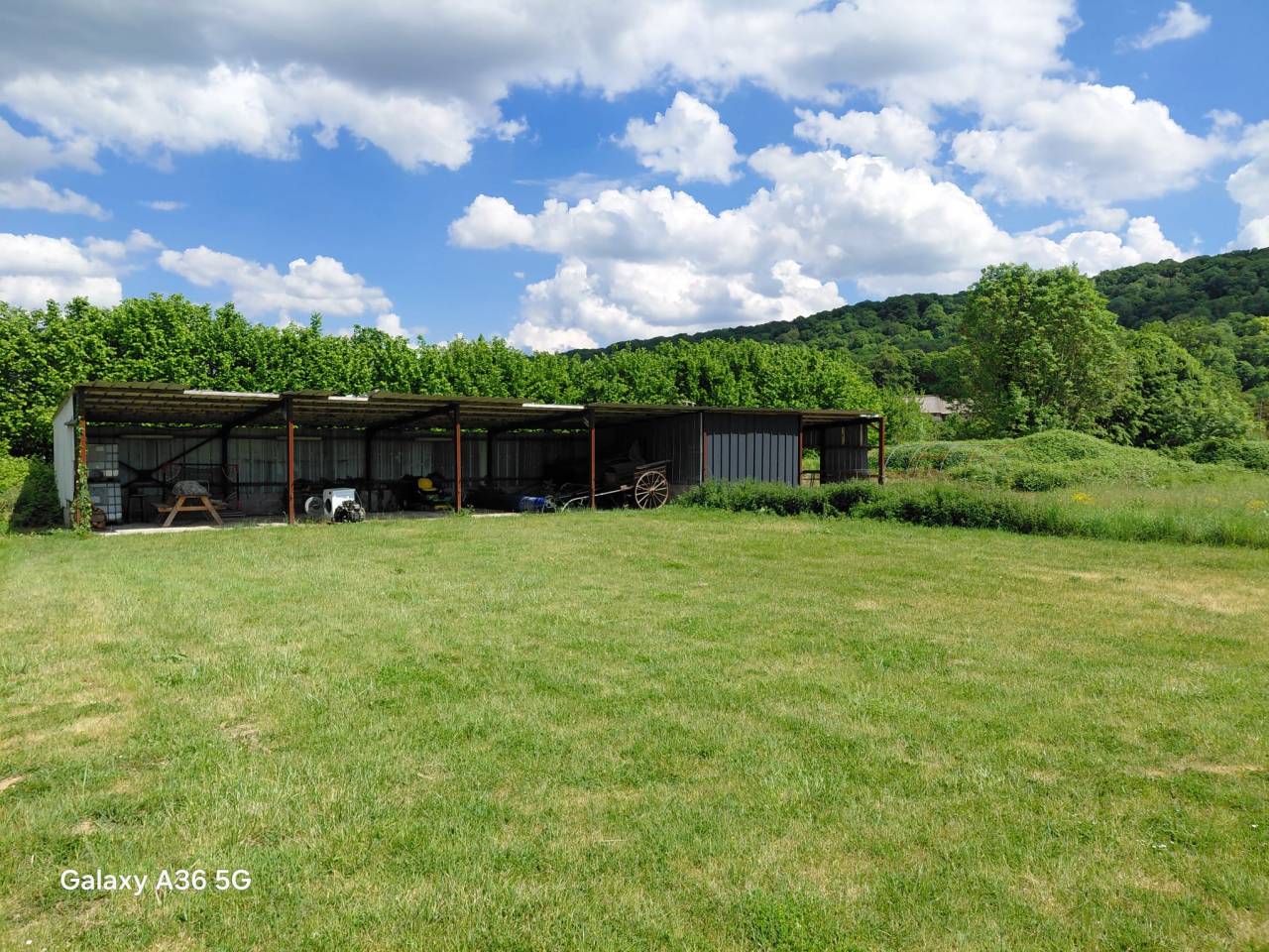 PROPRI&Eacute;T&Eacute; &Eacute;QUESTRE:MAISON+G&Icirc;TE 18 000&euro;/AN+1,7HA+PISCINE