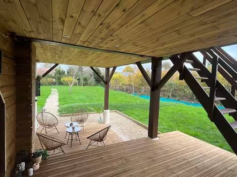 PROPRI&Eacute;T&Eacute; &Eacute;QUESTRE:MAISON+G&Icirc;TE 18 000&euro;/AN+1,7HA+PISCINE
