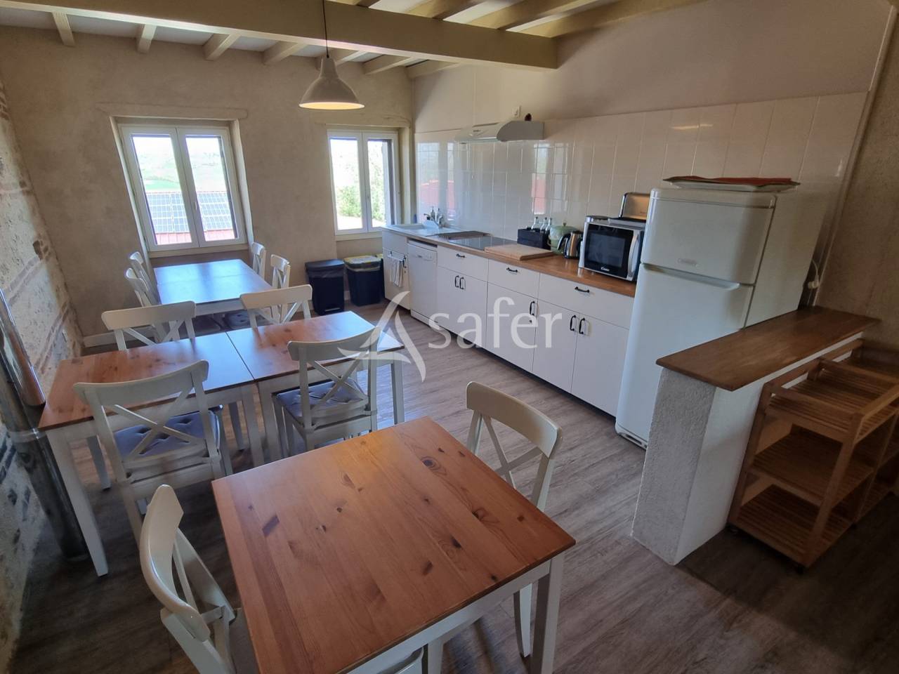 Maison d'habitation avec chambres d'h&ocirc;tes sur 29 hectares de te