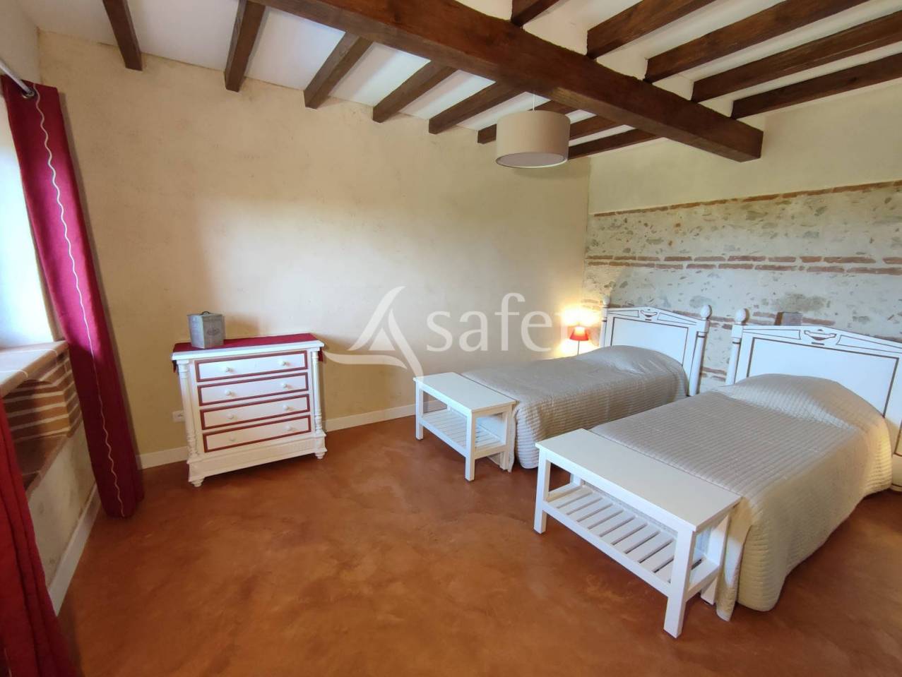Maison d'habitation avec chambres d'h&ocirc;tes sur 29 hectares de te