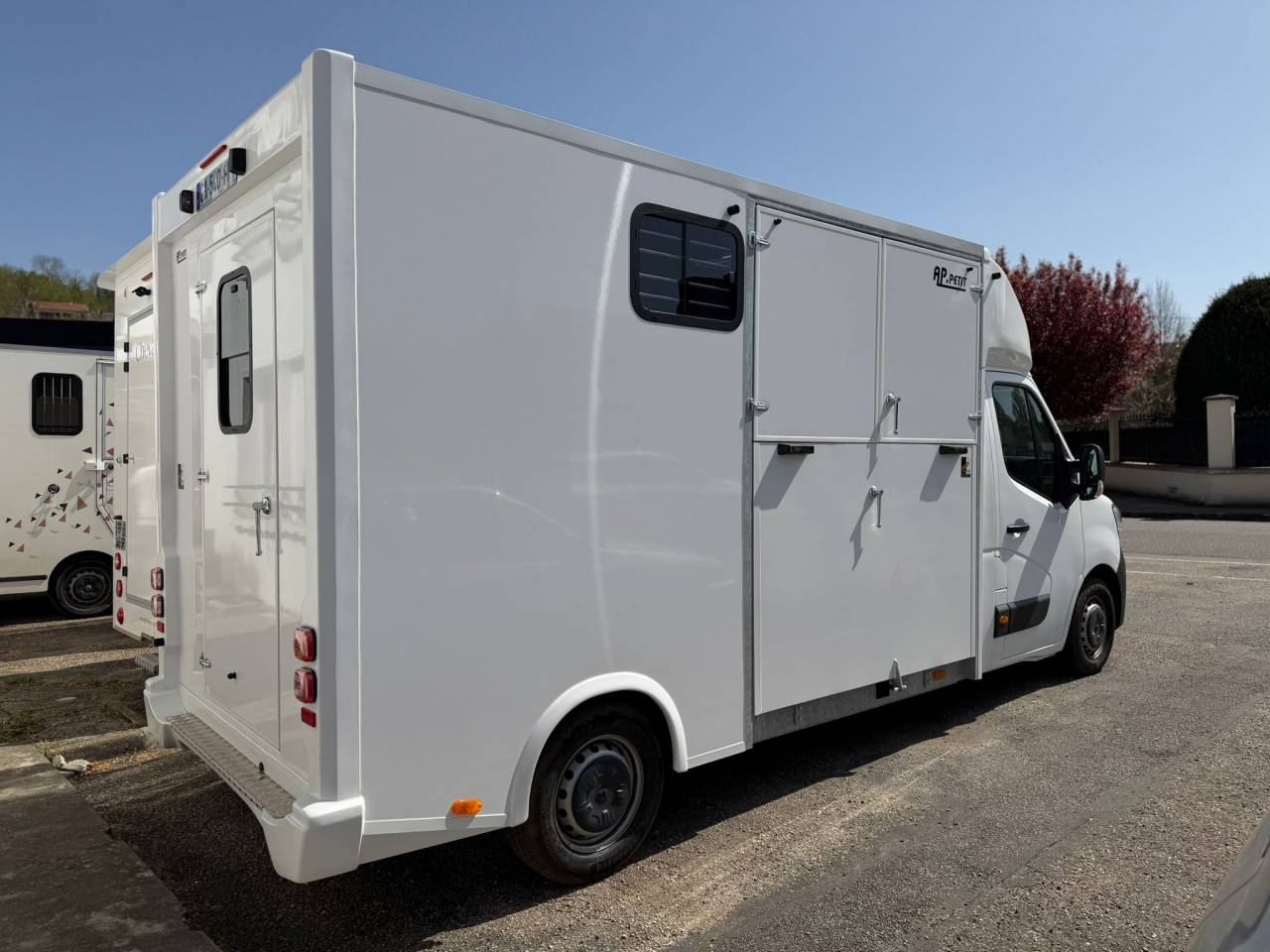 RENAULT MASTER &ndash; 2022 &ndash; 3 PLACES &ndash; STALLE &ndash; 120 000KM
