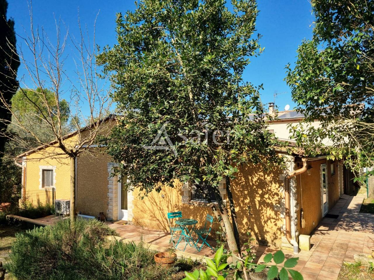 Aux portes d'Uz&egrave;s, propri&eacute;t&eacute; agrotouristique familiale aux mu