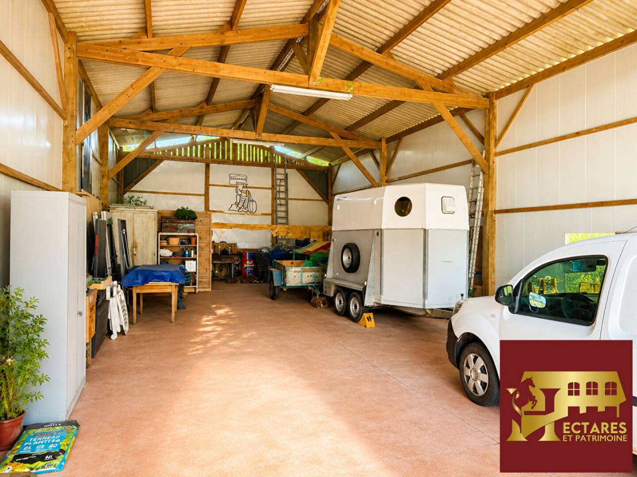 Propri&eacute;t&eacute; de caract&egrave;re sur 3 hectares, habitation familiale, potentiel &eacute;questre,