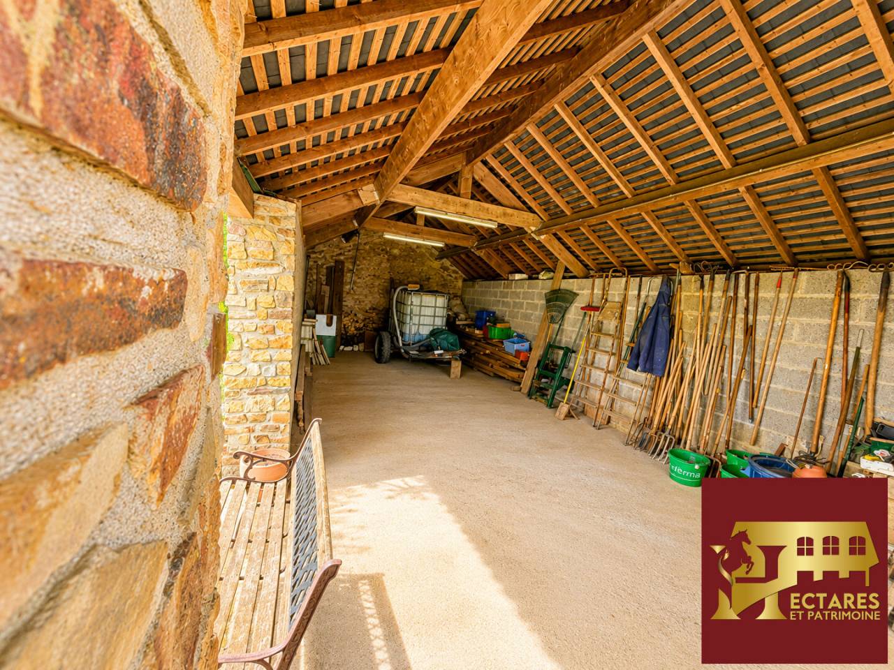 Propri&eacute;t&eacute; de caract&egrave;re sur 3 hectares, habitation familiale, potentiel &eacute;questre,