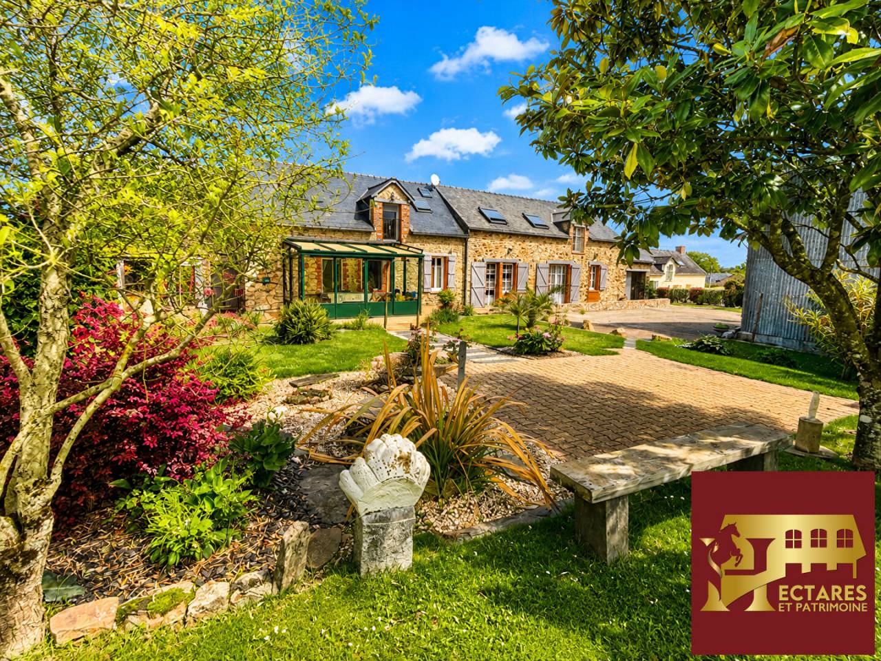 Propri&eacute;t&eacute; de caract&egrave;re sur 3 hectares, habitation familiale, potentiel &eacute;questre,