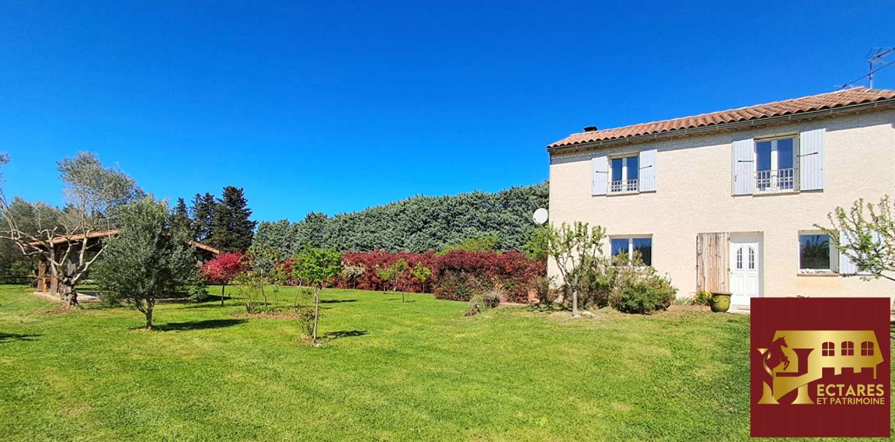 Propri&eacute;t&eacute; equestre - 11 Hectares - Nimes -