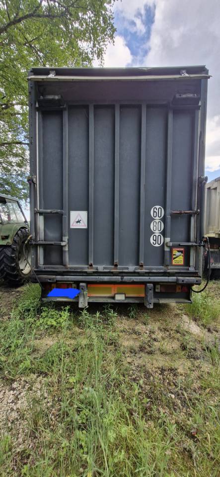 Semi remorque 9 chevaux