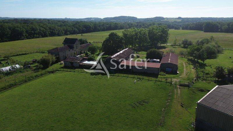 Proche DORDOGNE: propri&eacute;t&eacute; compl&egrave;te de 18 hectares, au calme
