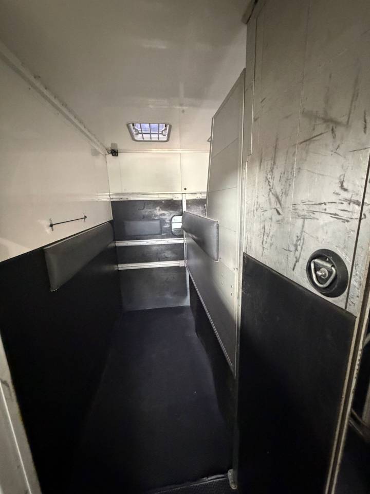 RENAULT MASTER &ndash; 2021 &ndash; 3 PLACES &ndash; STALLE &ndash; 140 000KM