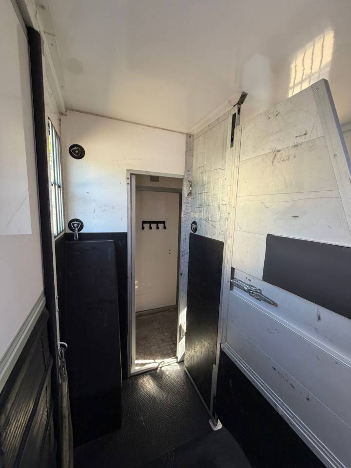 RENAULT MASTER &ndash; 2021 &ndash; 3 PLACES &ndash; STALLE &ndash; 140 000KM