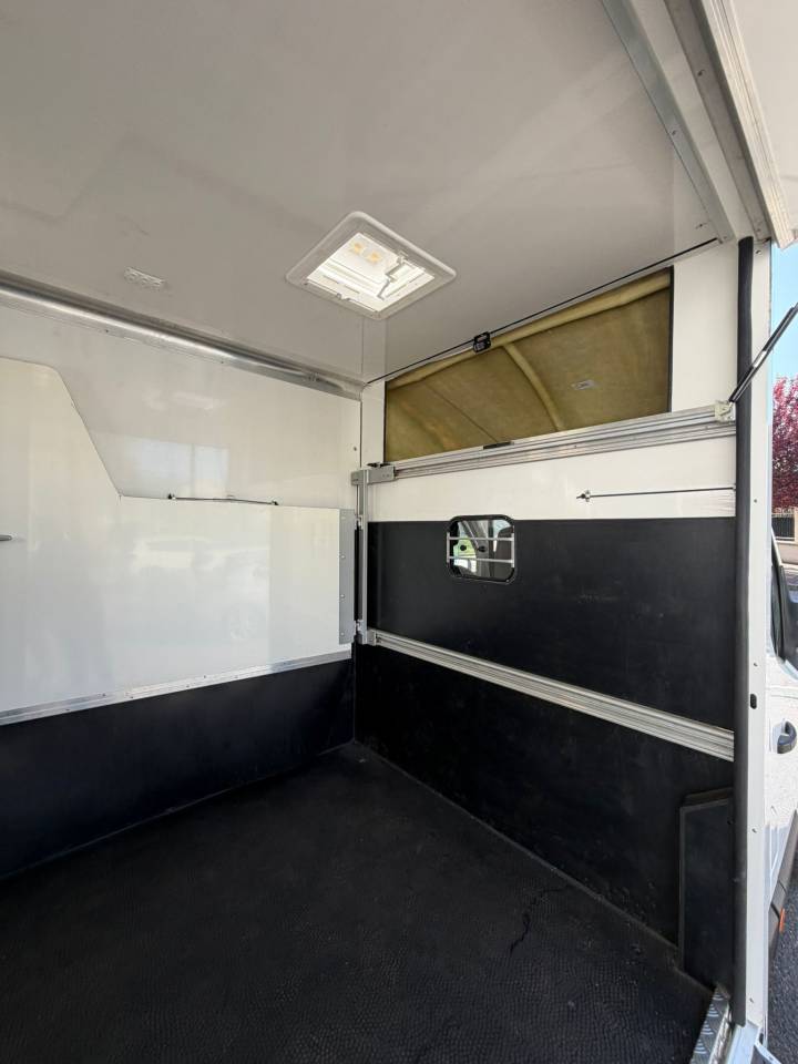  RENAULT MASTER &ndash; 2017 - 135CV &ndash; 75 000km - STALLE ACR