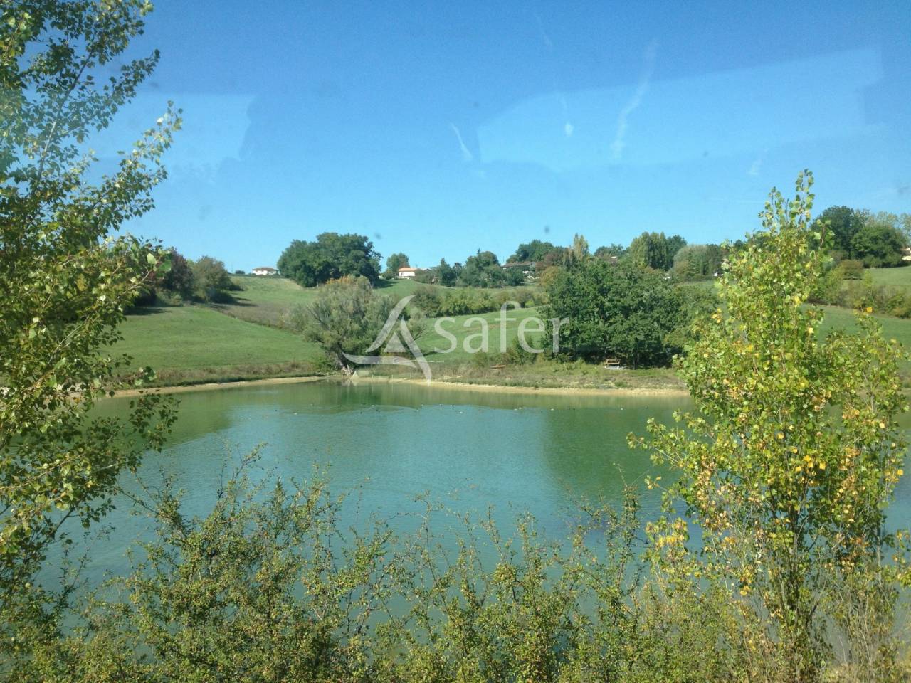 25ha de terres avec lac d'irrigation dont 5ha d'amandiers