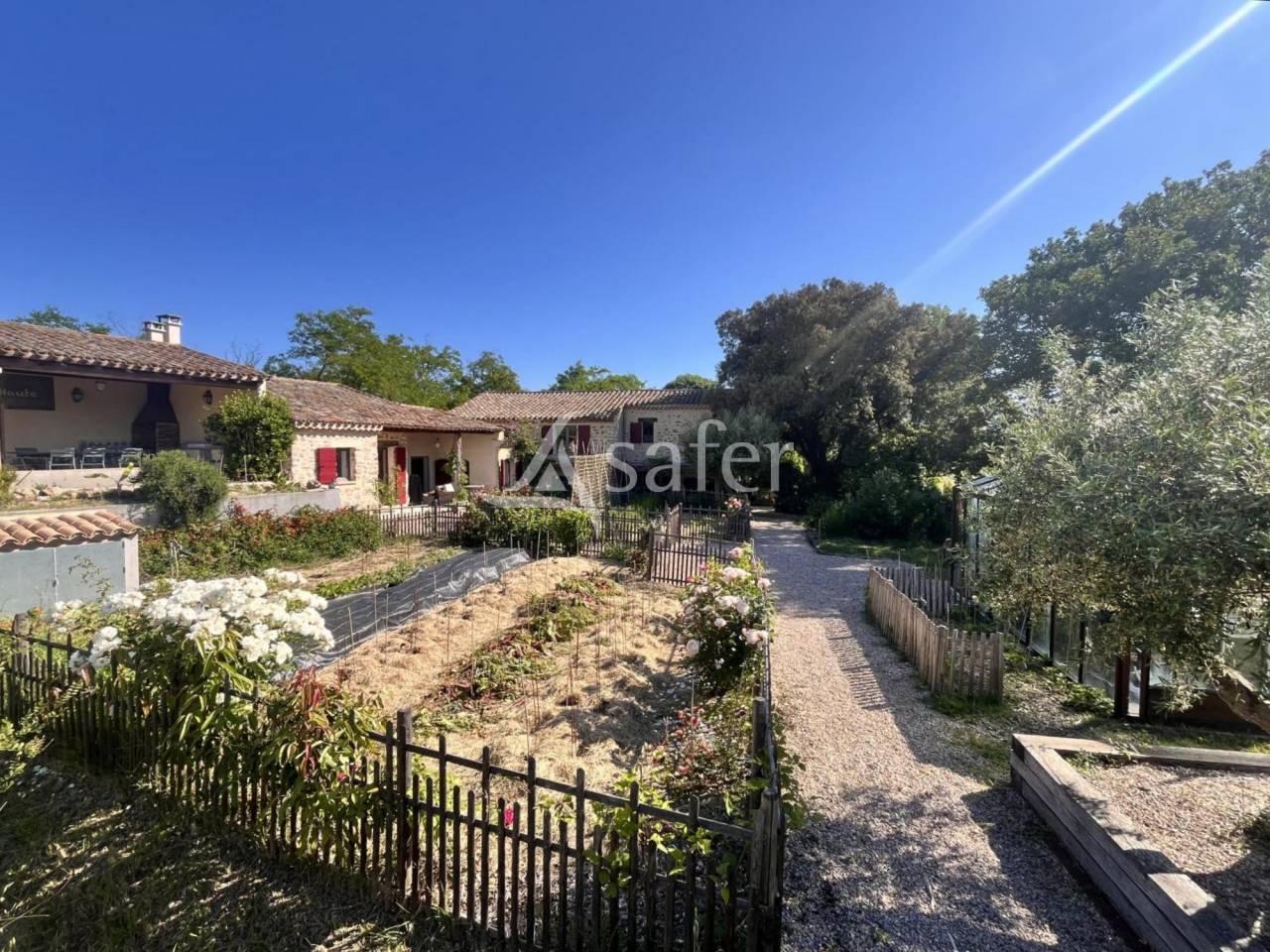 Propri&eacute;t&eacute; 4 ha secteur P&eacute;zenas  Opportunit&eacute; rare