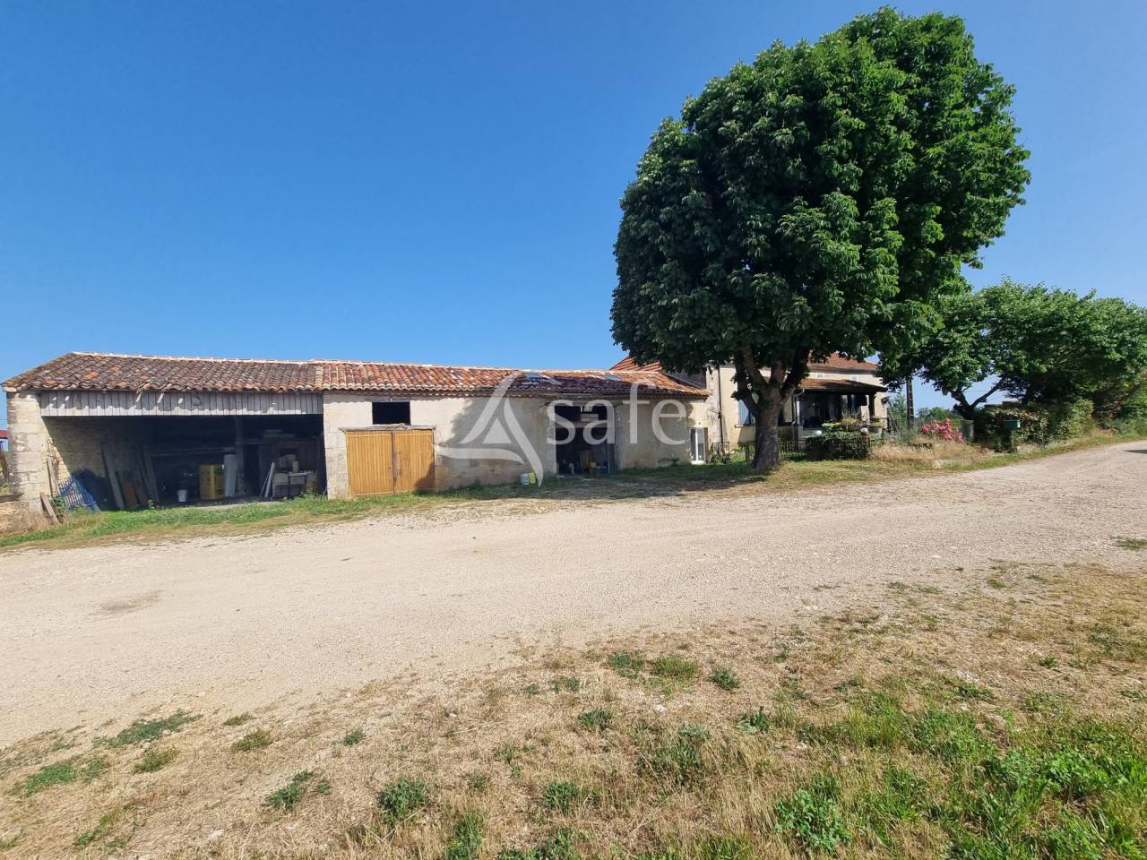 Exploitation &eacute;levage ovin et viticulture AOC Cahors sur 83 ha