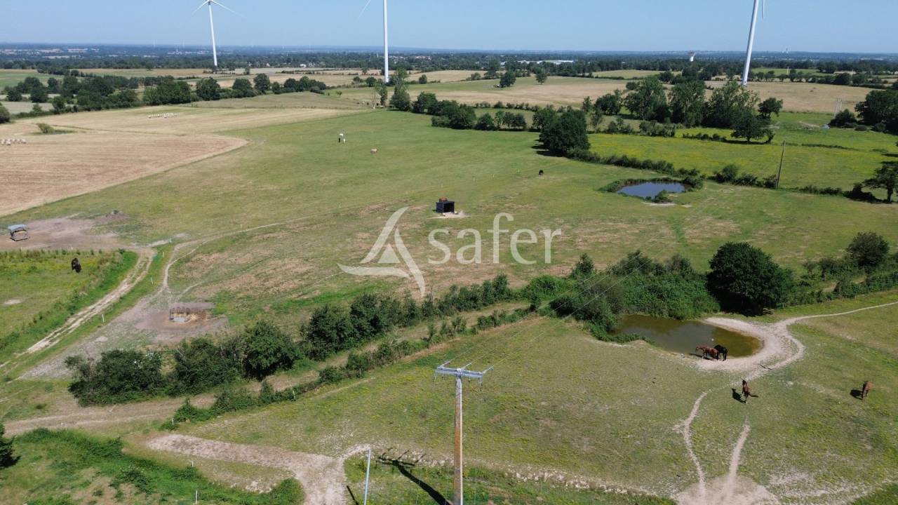 Propri&eacute;t&eacute; &eacute;questre sur environ 32 ha.