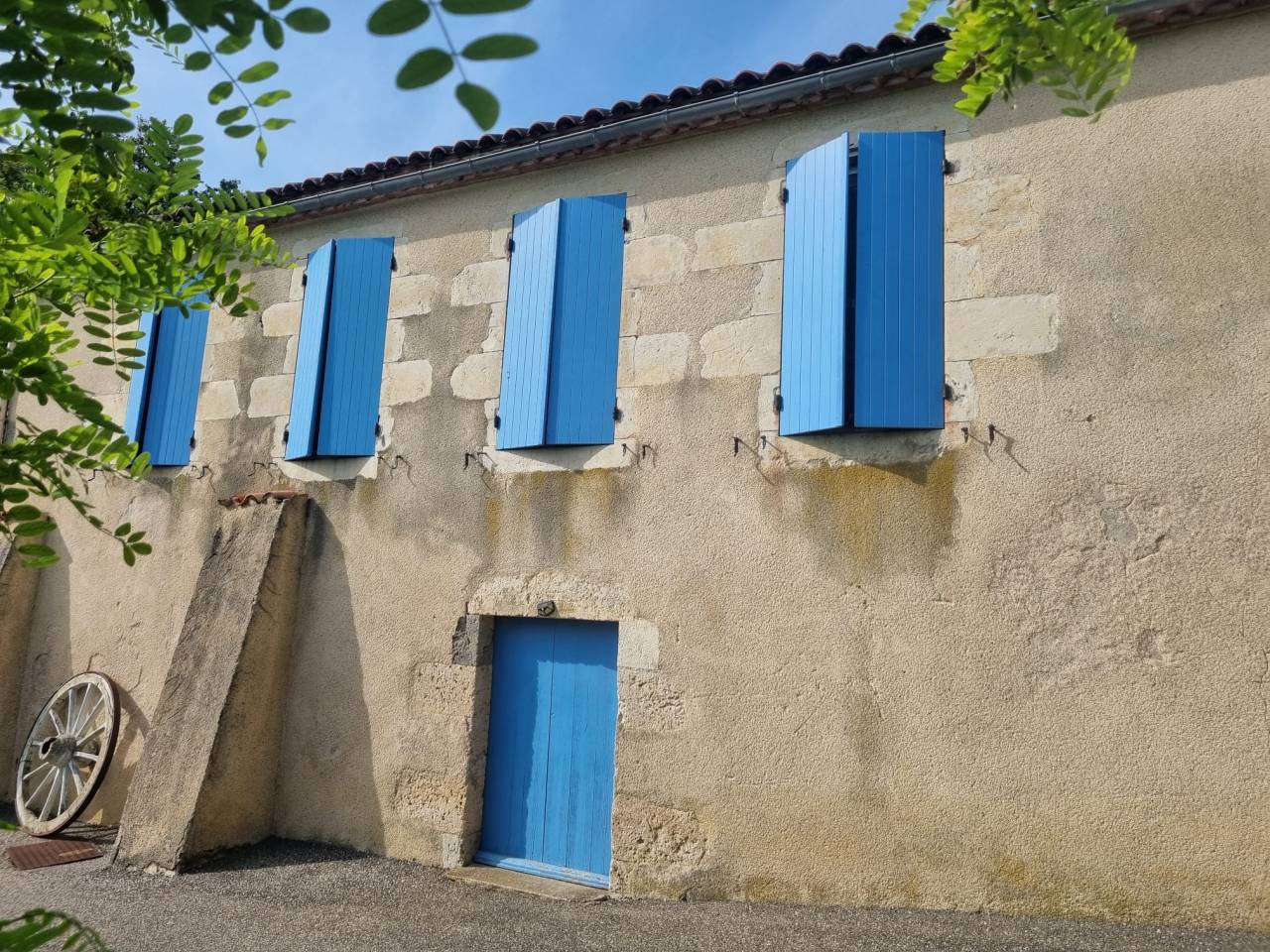 A 10 min de N&eacute;rac, sur plus de 4 hectares, propri&eacute;t&eacute;