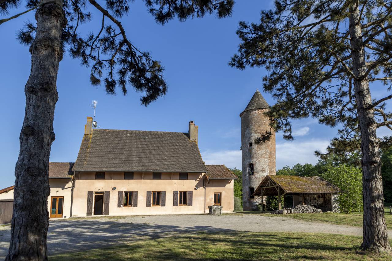 Belle propi&eacute;t&eacute; equestre &agrave; vendre 6,6 hectares 
