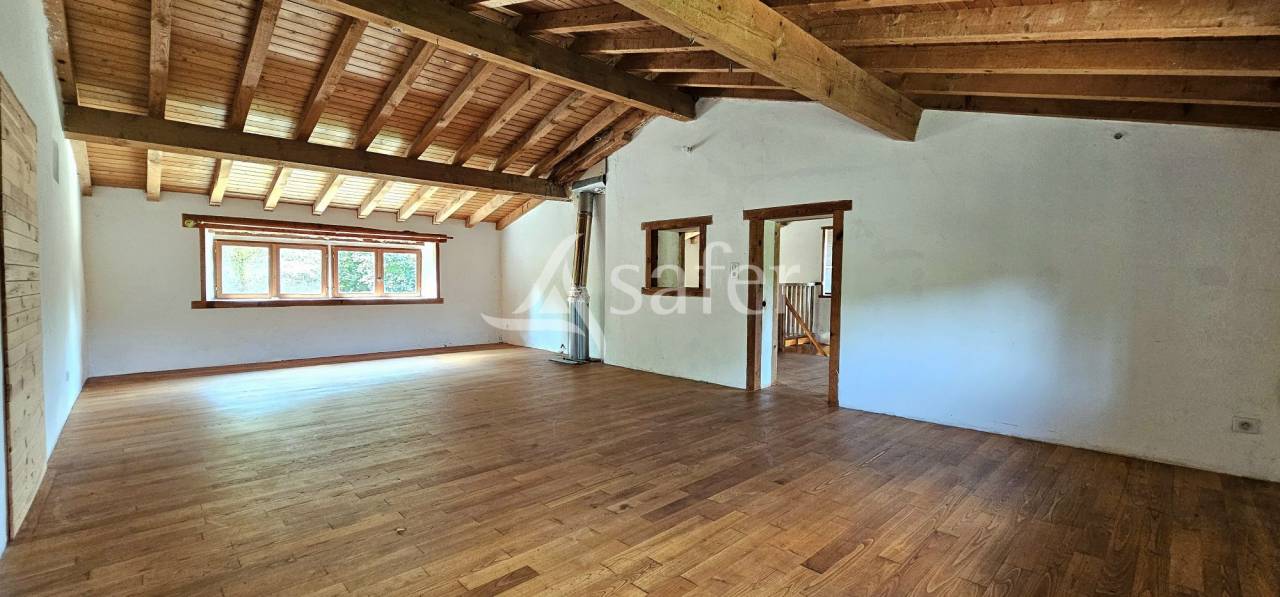 Propri&eacute;t&eacute; sur 20 ha en vall&eacute;e de la L&egrave;ze