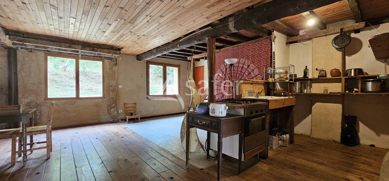 Propri&eacute;t&eacute; sur 20 ha en vall&eacute;e de la L&egrave;ze