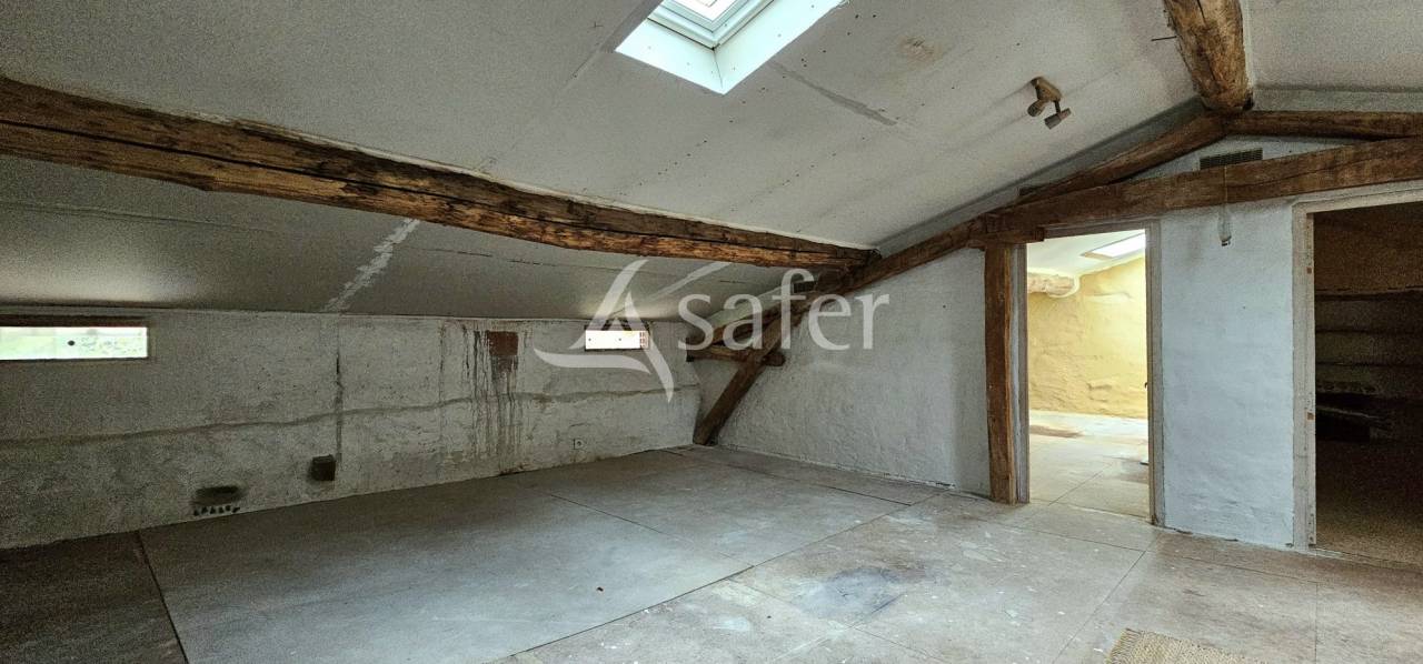 Propri&eacute;t&eacute; sur 20 ha en vall&eacute;e de la L&egrave;ze