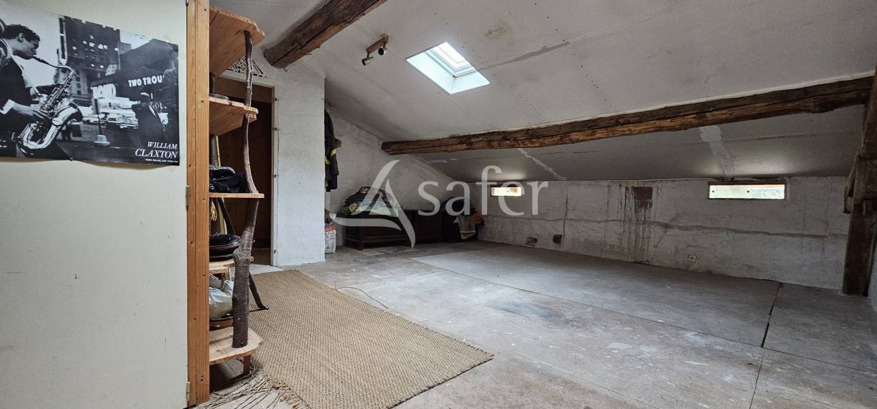 Propri&eacute;t&eacute; sur 20 ha en vall&eacute;e de la L&egrave;ze