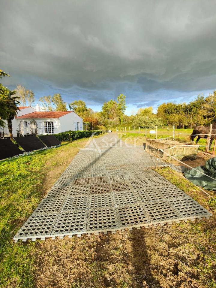 Domaine avec &eacute;tang priv&eacute;, arbor&eacute; et logement ind&eacute;pendant
